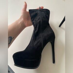 Pair black heels size 8